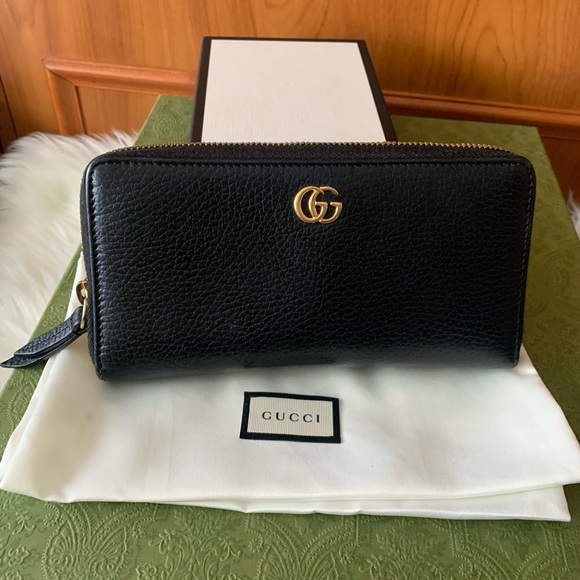 Gucci Handbags - GUCCI Black Leather Zip-Around Wallet ✔️🖤